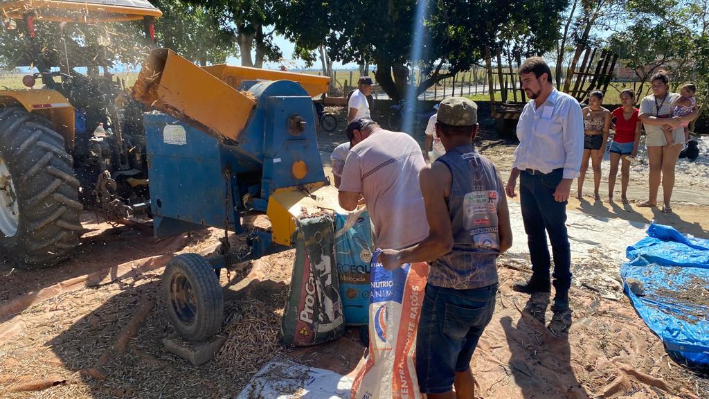 Quissamã realiza apoio ao produtor rural com a colheita do feijão