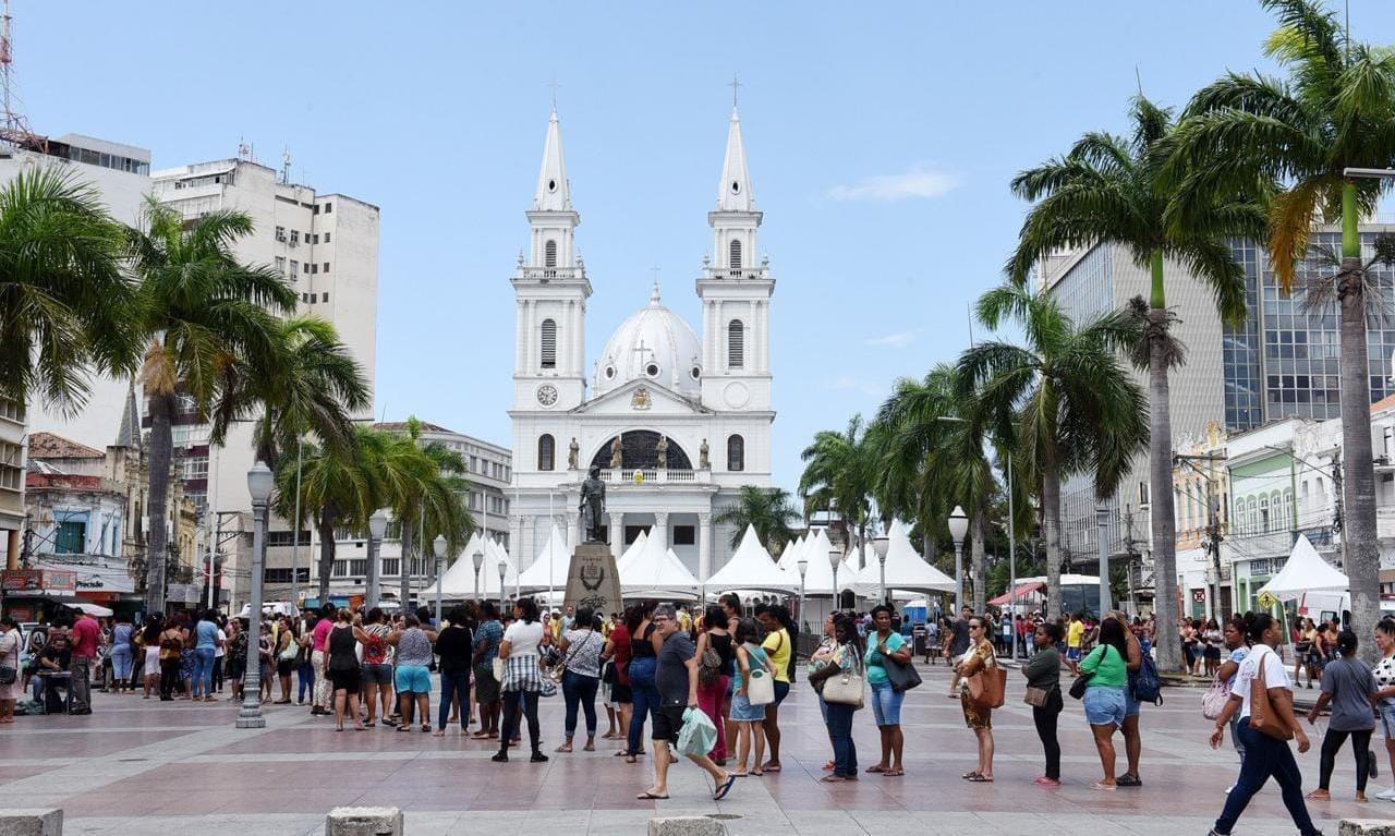 A Praça é Rosa: População agradece e comemora pelos serviços ofertados