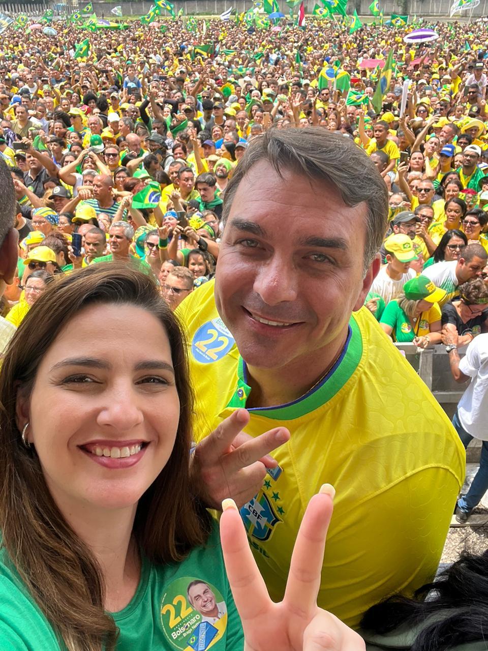 Flavio Bolsonaro fará carreata em Campos dos Goytacazes, a convite de Clarissa e liderança de Wladimir