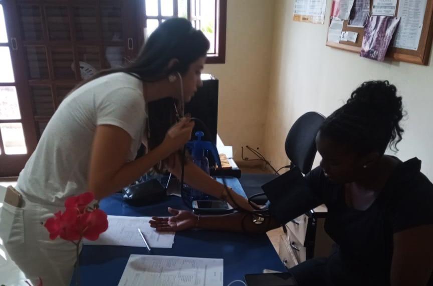 Outubro Rosa: equipes da Secretaria de Saúde de Itaperuna realizam ação no CIAM
