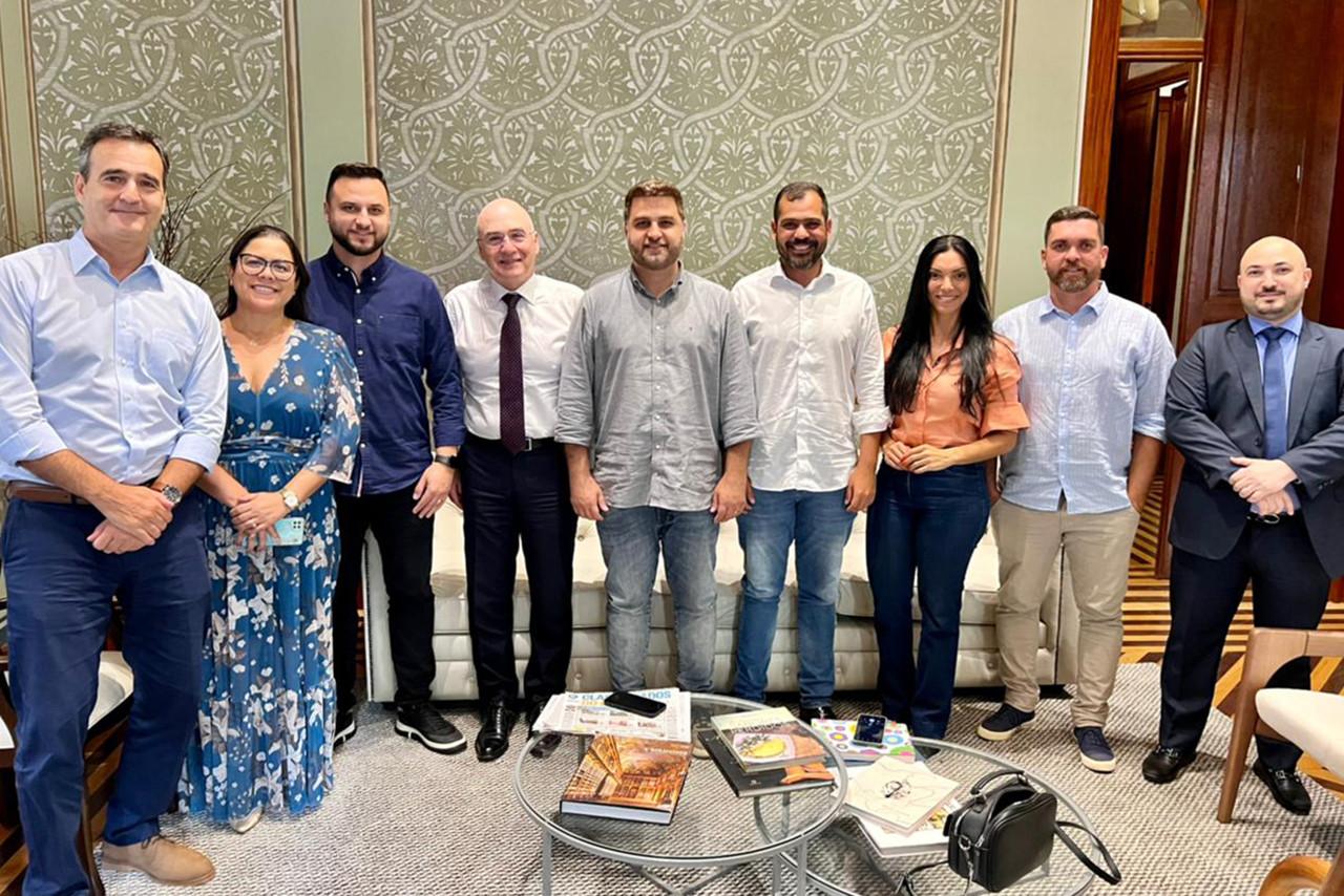 Prefeito Wladimir formaliza parceria com a Fecomércio-RJ para Natal e Verão 2023 Gestores da Prefeitura