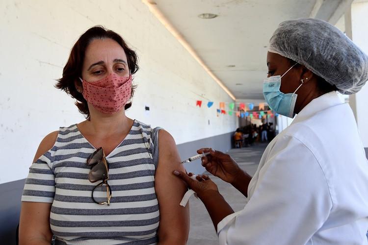 Campos terá 10 postos com aplicação das vacinas contra a Covid-19 na quarta-feira