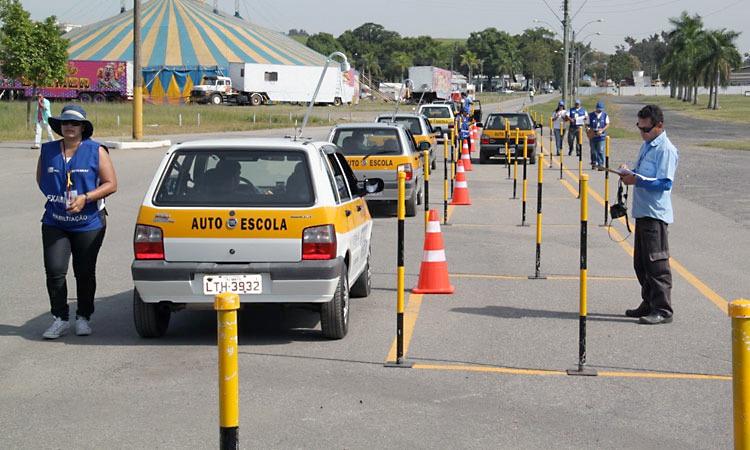 Candidatos a motorista ganham mais um ano de prazo para tirar a CNH