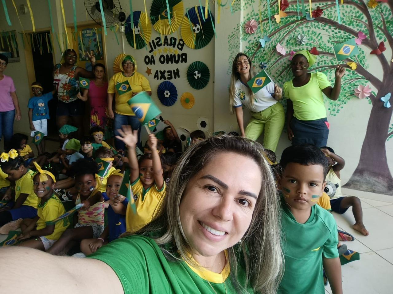 Estudantes em ritmo de Copa do Mundo no município de Itaperuna