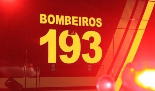 São Fidélis - Mulher é socorrida após ficar com corpo preso em lança da grade do cemitério