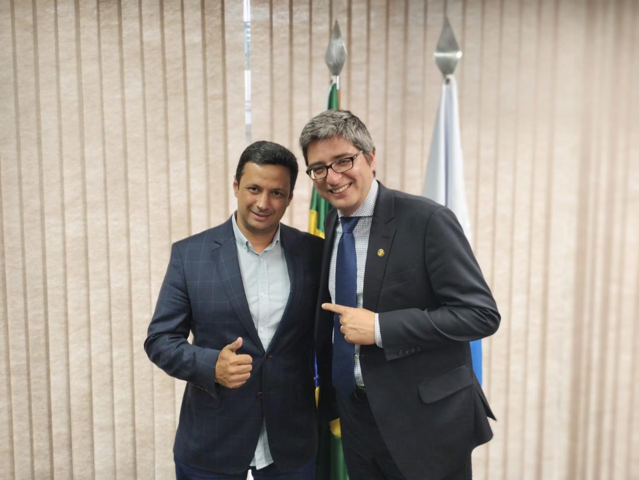 Prefeito Léo Pelanca vai a Brasília em busca de recursos para Italva