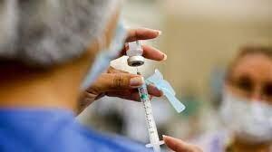Prefeitura de Búzios aplica 5ª dose contra Covid-19 em pessoas imunocomprometidas de 18 anos ou mais