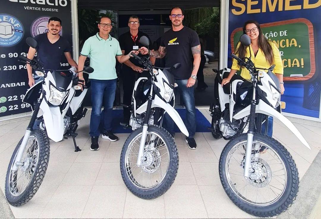 Secretaria de Educação de Itaperuna adquire três motos novas