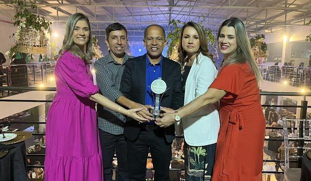 SECRETÁRIO DE SAÚDE DE ITALVA LELEI MENDES E EQUIPE RECEBEM PREMIAÇÃO DESTAQUE EM EVENTO