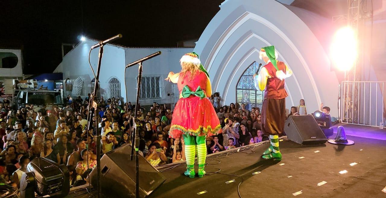 NATAL ENCANTADO DA PREFEITURA DE ITALVA LEVA GRANDE PÚBLICO PARA PRAÇA DA MATRIZ