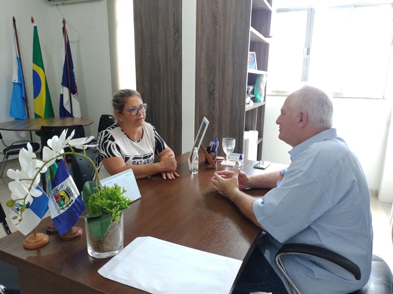 Prefeito de Itaperuna se reúne com secretária Municipal de Agricultura