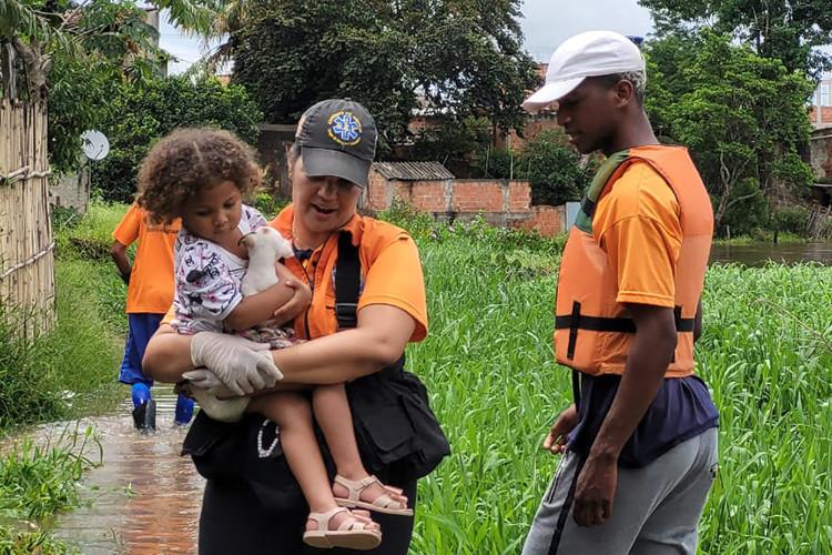 Prefeitura monta força-tarefa e atende famílias atingidas pela cheia do Rio Ururaí