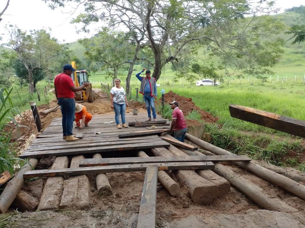 Secretaria de Agricultura de Itaperuna reforma ponte na zona rural