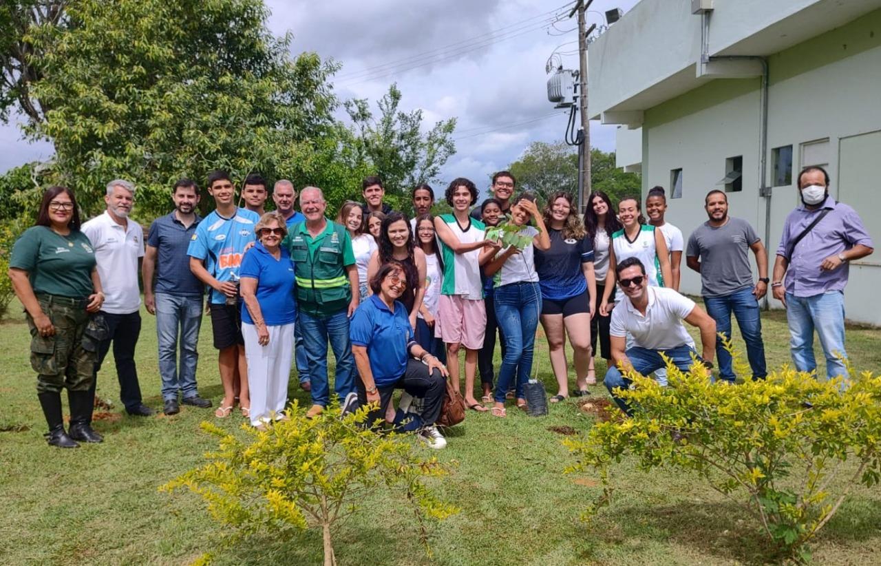 Secretário do Ambiente de Itaperuna participa do plantio de mudas no IFF