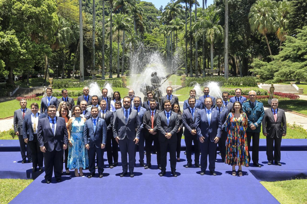 Governador Cláudio Castro dá posse ao novo secretariado com a missão de continuar o trabalho de reconstrução do estado