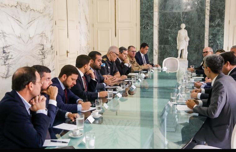 Governador reúne cúpula de poderes e monta grupo para monitorar manifestações antidemocráticas