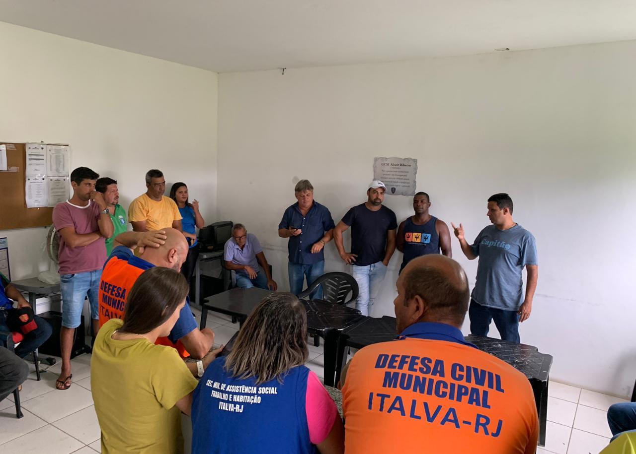 ITALVA - PREFEITO LÉO PELANCA FAZ REUNIÃO COM EQUIPES DE EMERGÊNCIA NA SEDE DA GCM
