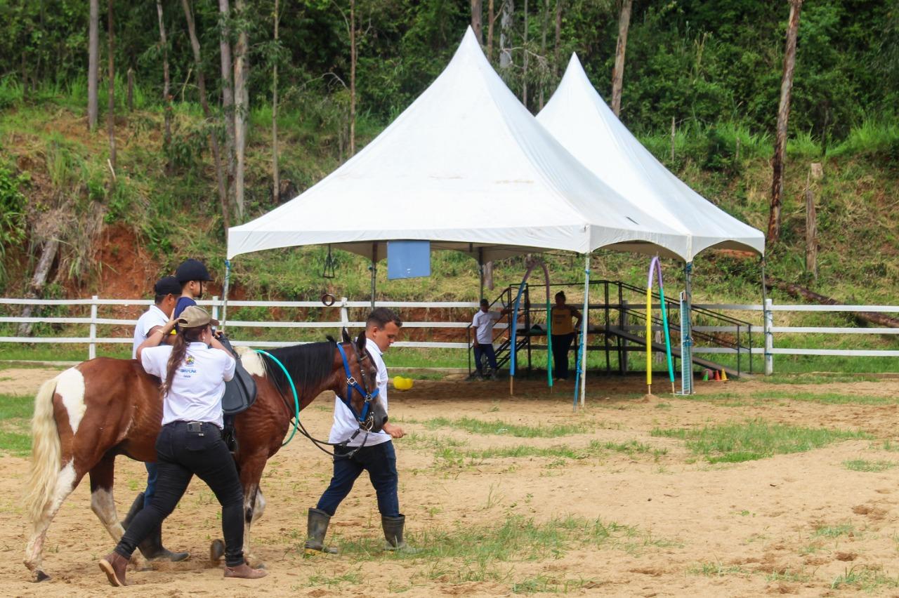 ‘Programa Equoterapia Pedra Preta’ se destaca em Itaperuna