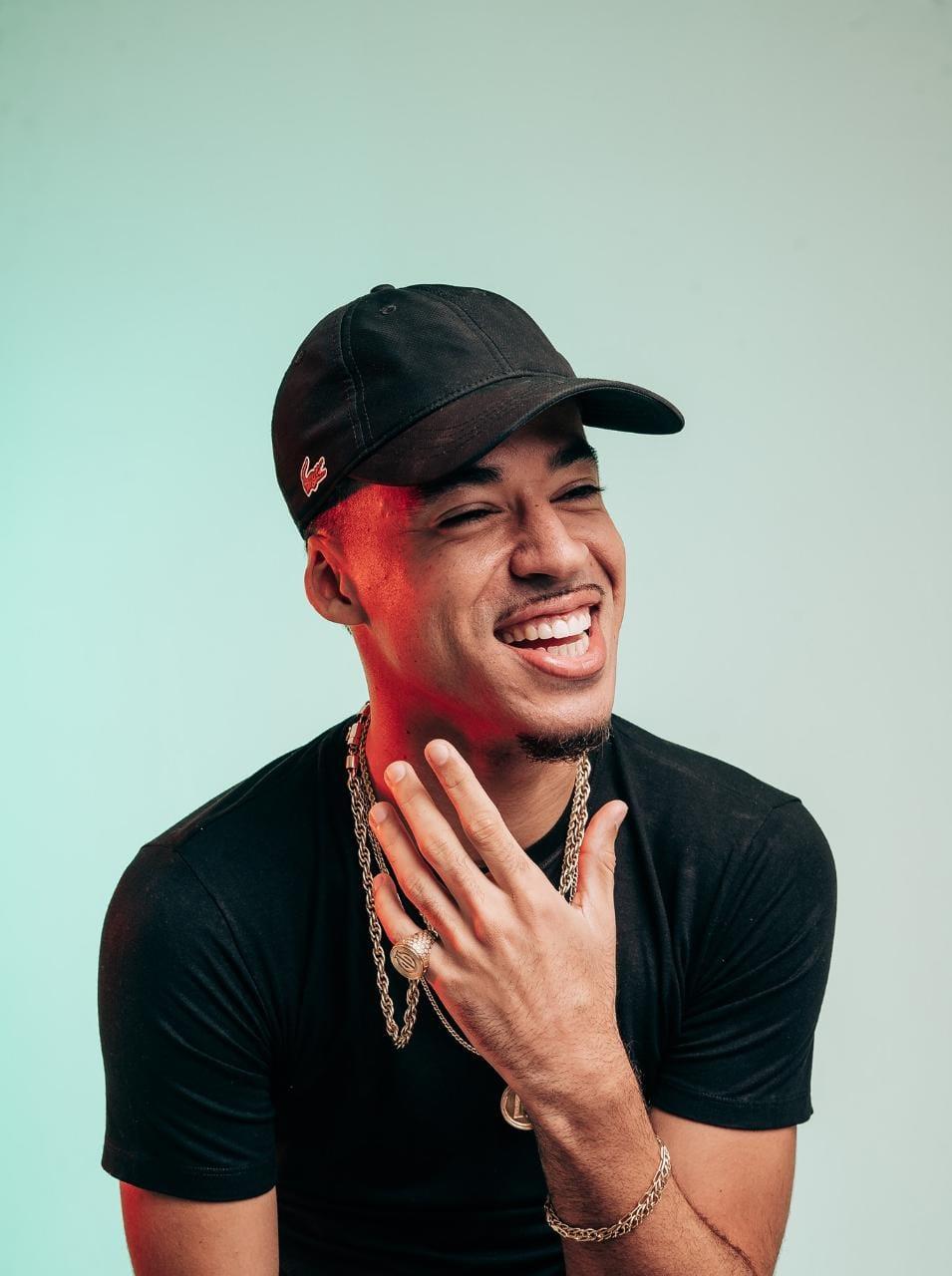 Rapper L7nnon se apresenta na Praia de João Francisco, em Quissamã,  no próximo domingo (22)