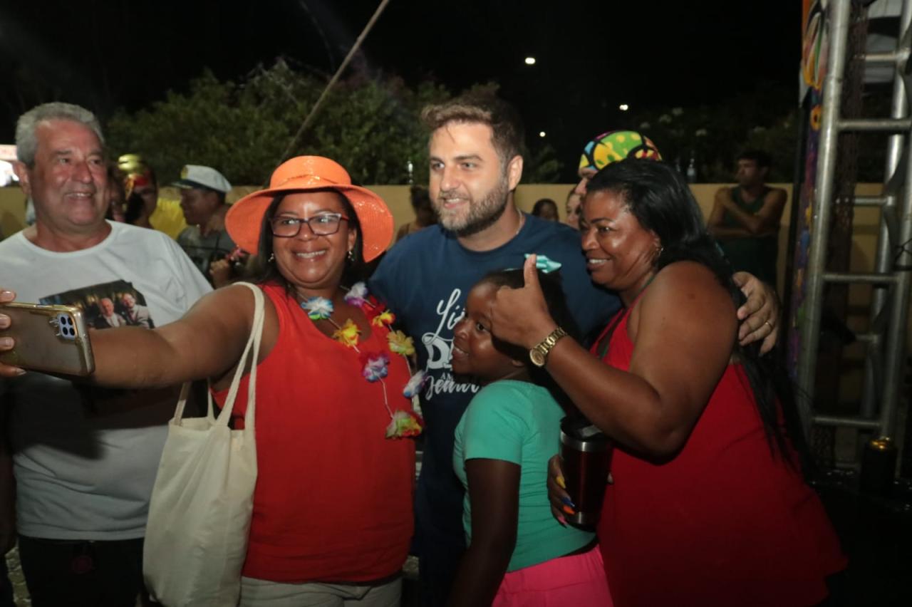 Apresentação de Marchinhas de Carnaval reúne diversas gerações no Farol