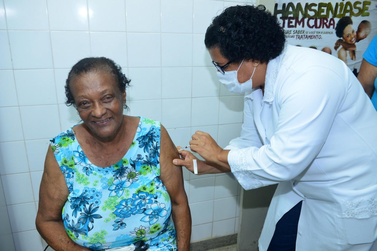 Quissamã inicia aplicação da 5ª dose da vacina contra a Covid-19  para idosos de 70 anos 