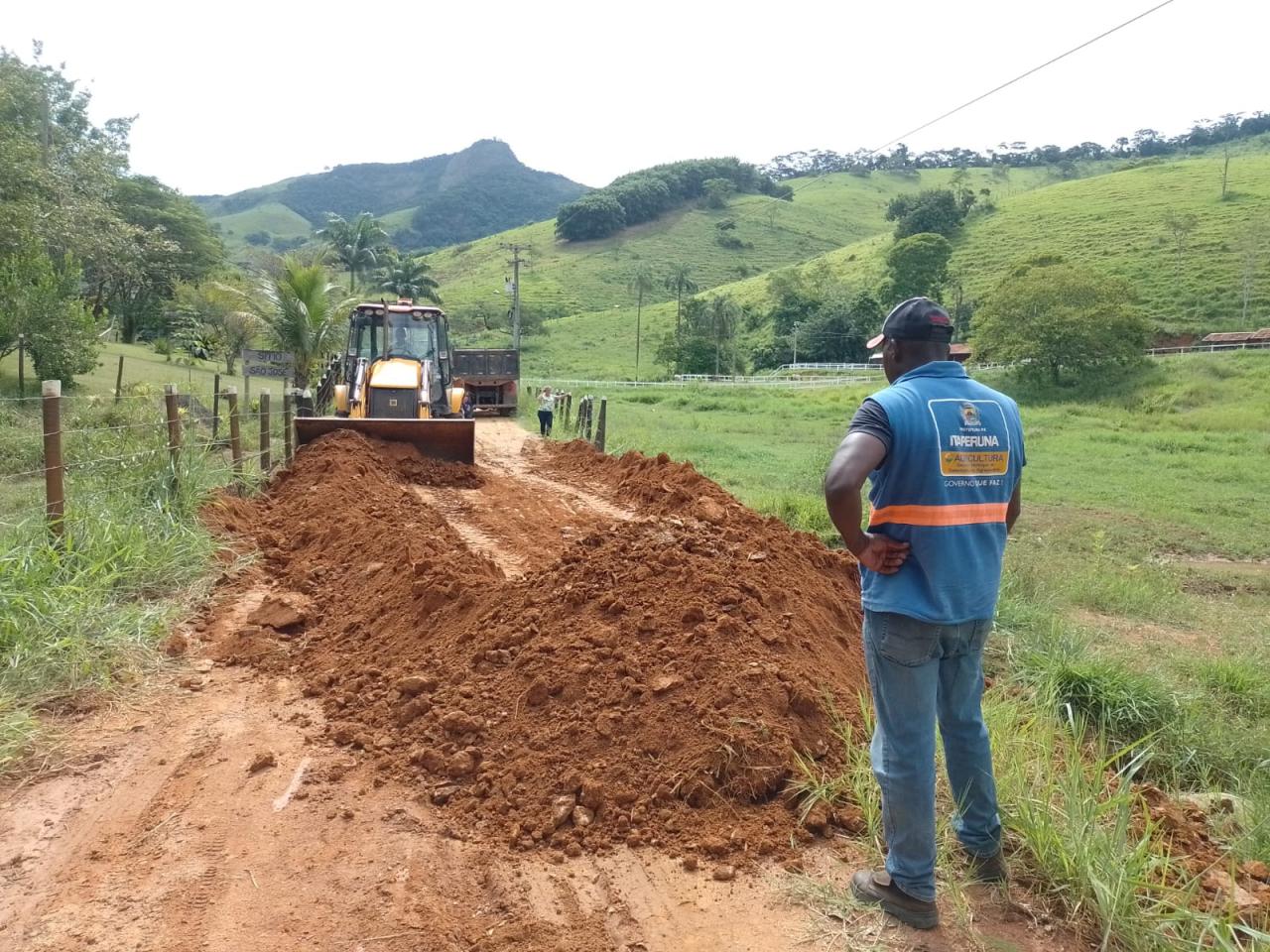 Secretária de Agricultura de Itaperuna acompanha trabalho realizado na Floresta