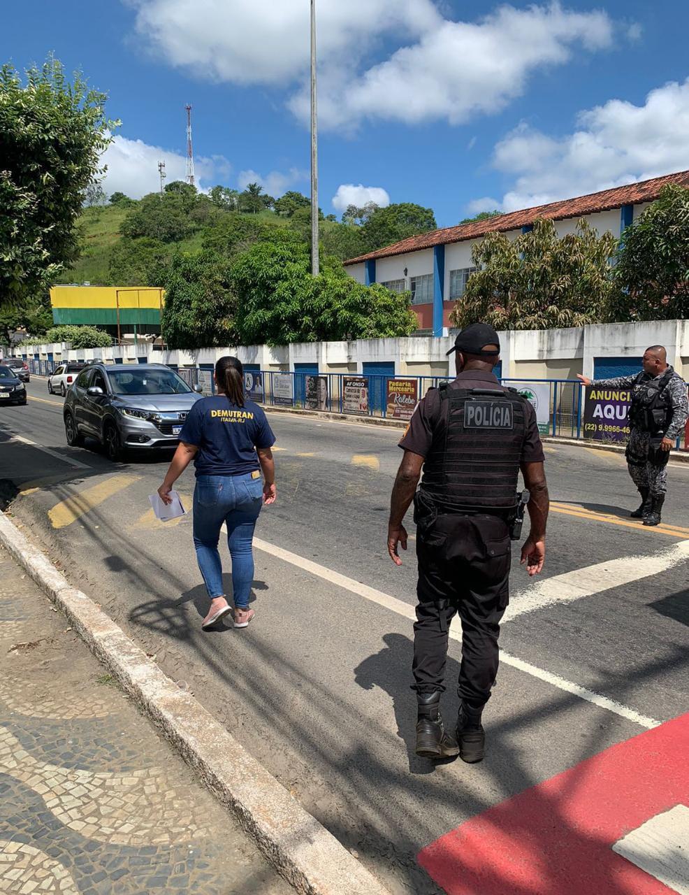ITALVA - DEMUTRAN REALIZA AÇÃO EDUCATIVA NO TRÂNSITO