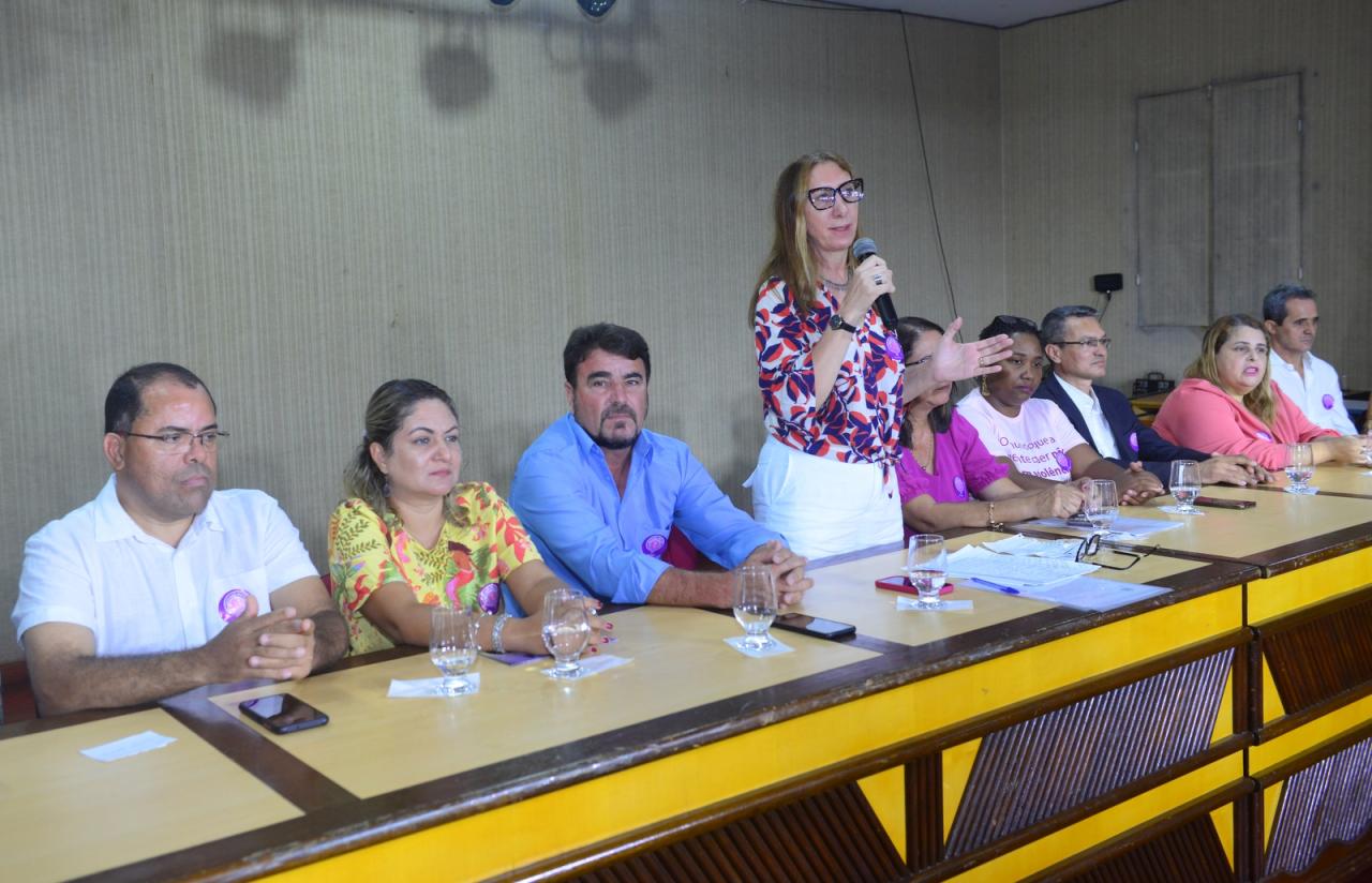 Quissamã apresenta novos projetos de lei para fortalecimento da rede de proteção à mulher no município 