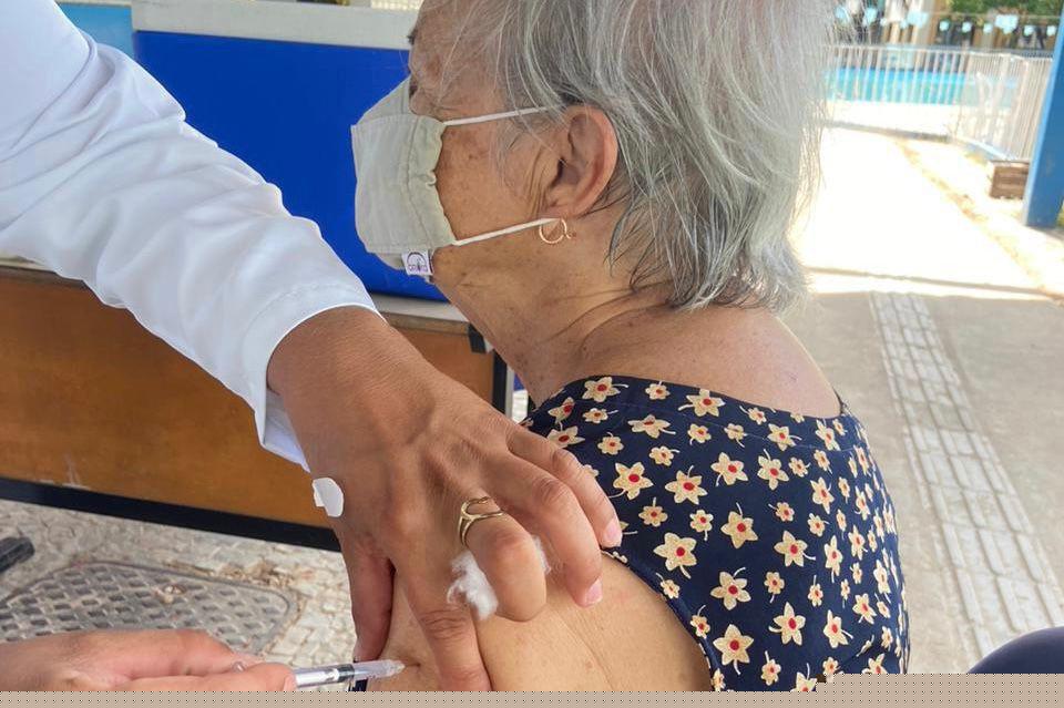 Saúde faz chamamento para dose de reforço com vacina bivalente