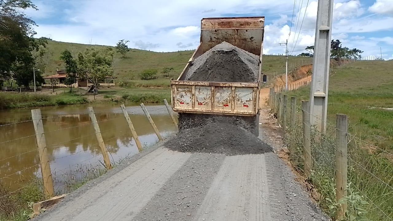 Secretaria de Agricultura de Itaperuna segue atendendo a localidade da Serrinha
