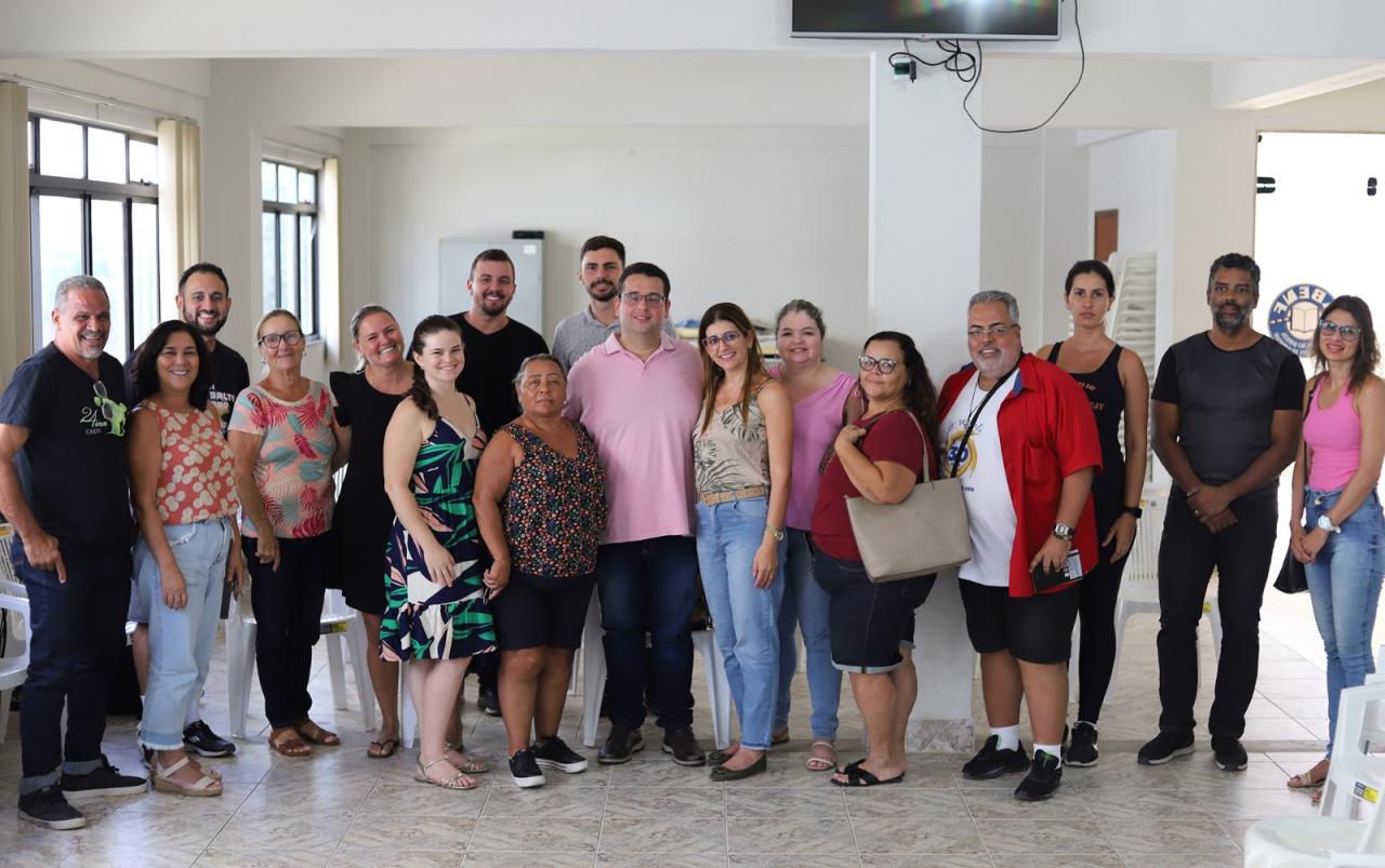 Secretário de Educação de Itaperuna participa de reunião com professores de Educação Física