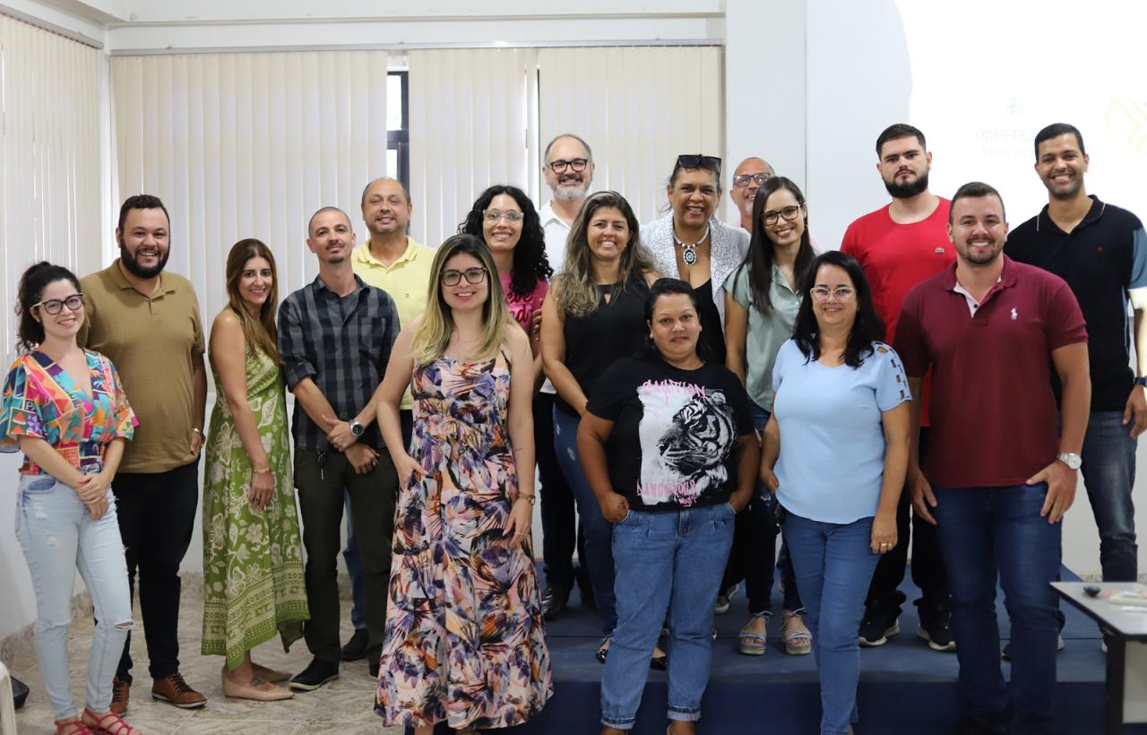 Seminário preparatório para professores é realizado na SEMED de Itaperuna