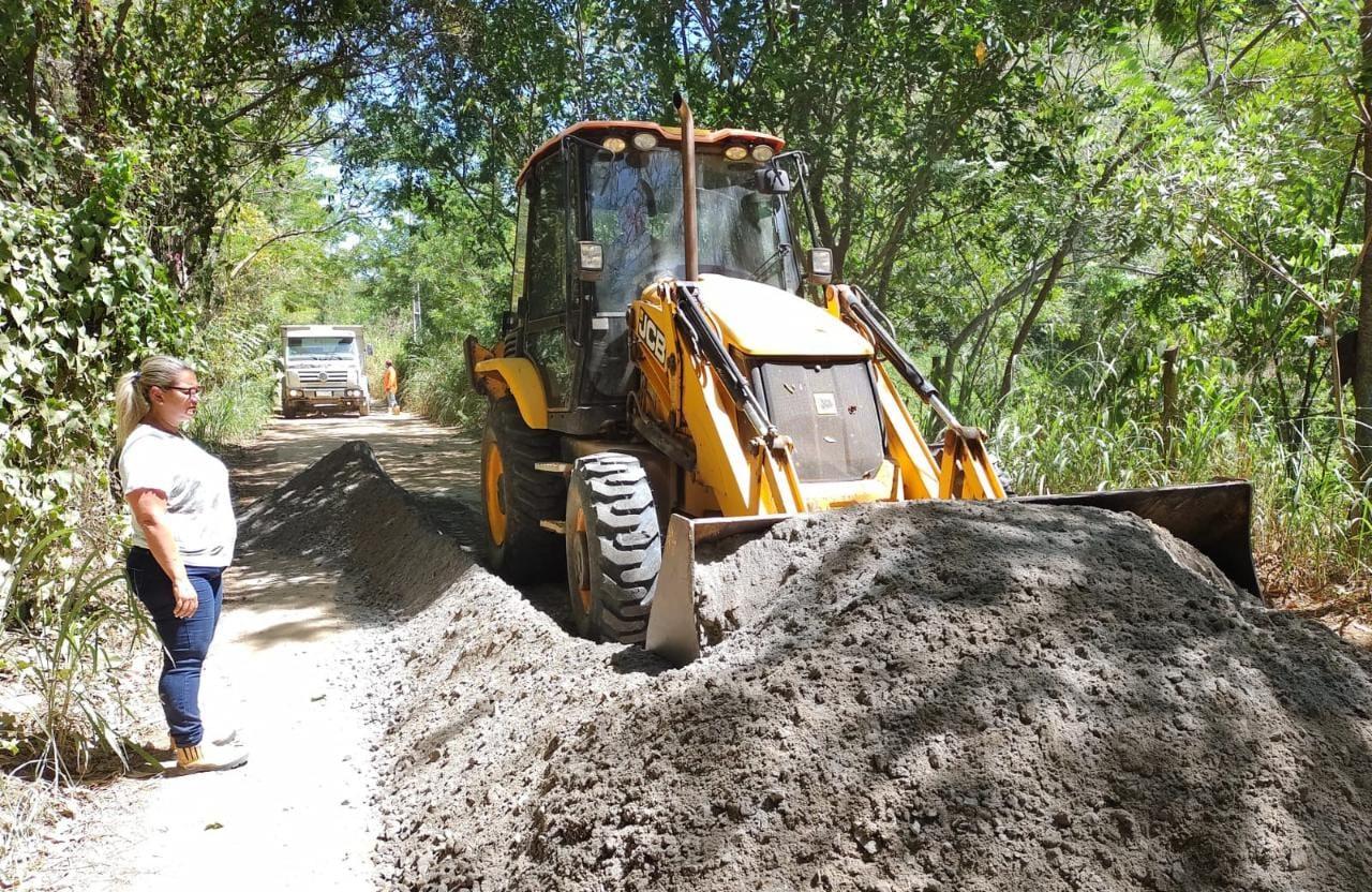 Itaperuna Prefeitura: Secretária de Agricultura de Itaperuna acompanha trabalho realizado na Jabuticaba