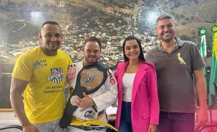 Prefeita Geane Vincler recebe o cardosense, João Marcos, Campeão da 3ª Edição do XFORCE BJJ