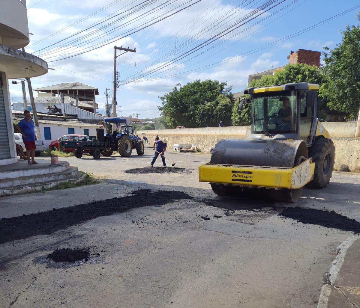 PREFEITURA DE ITALVA CONTINUA OPERAÇÃO TAPA BURACOS