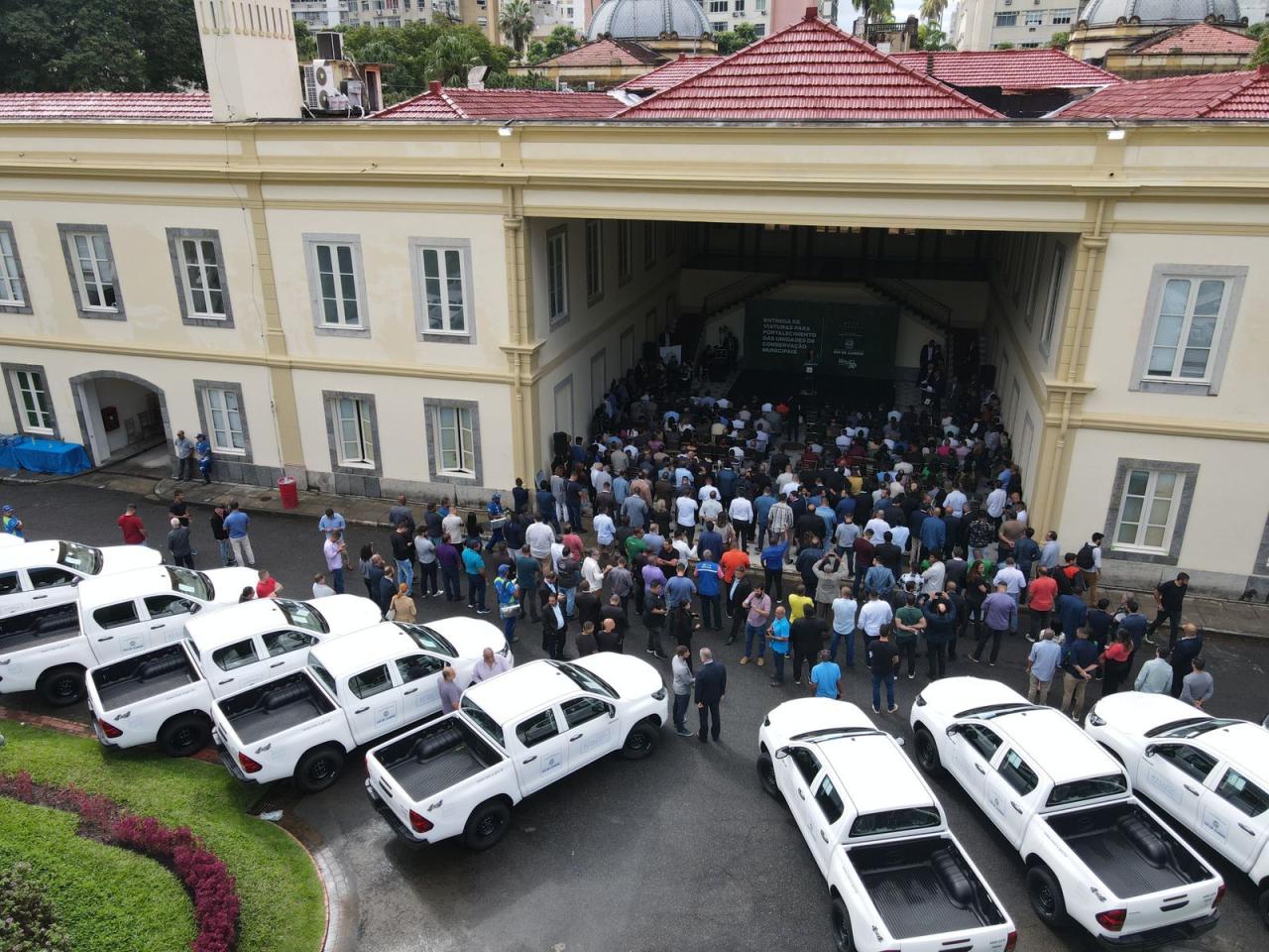 Secretaria de Estado do Ambiente e Sustentabilidade entrega 81 viaturas para unidades de conservação municipais