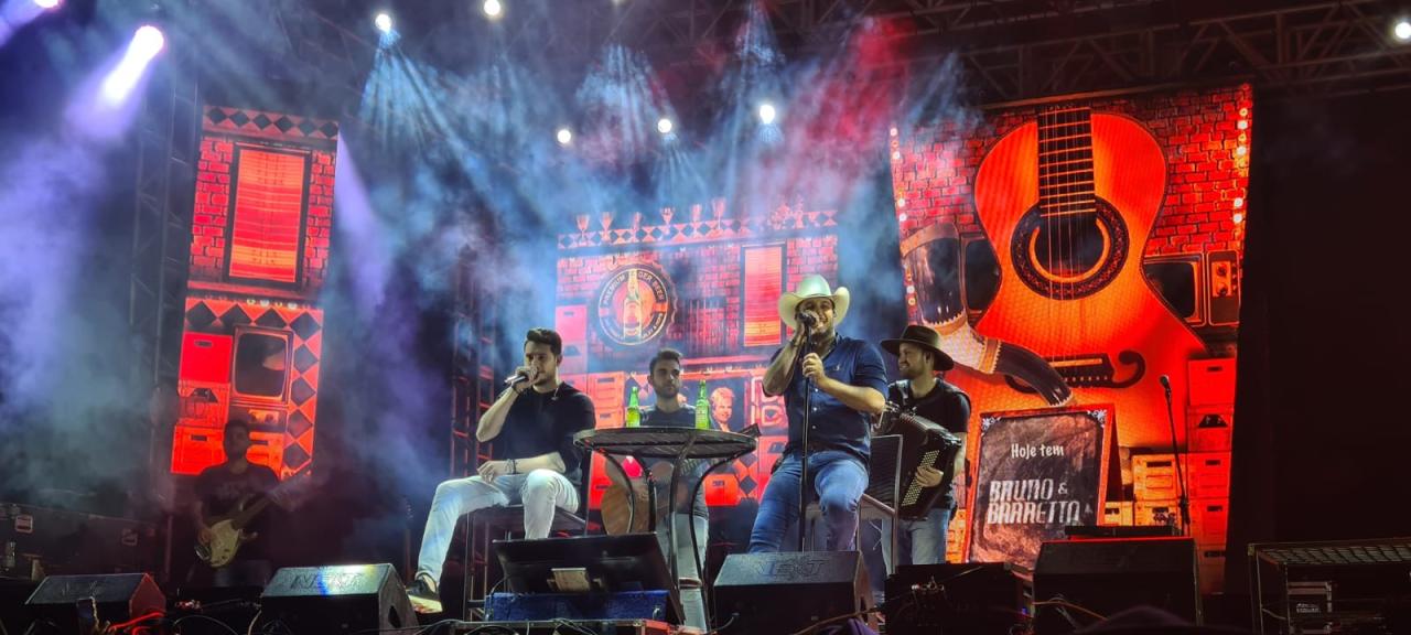 Sertanejos Bruno & Barretto se apresentam na Festa de Maio em Itaperuna