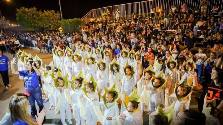 Desfile Escolar Histórico Marca o 2⁰ dia da Festa de Italva
