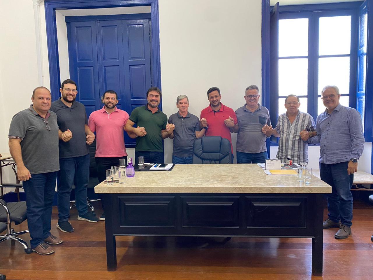 Italva - Prefeito Léo Pelanca se reúne com associação de pastores