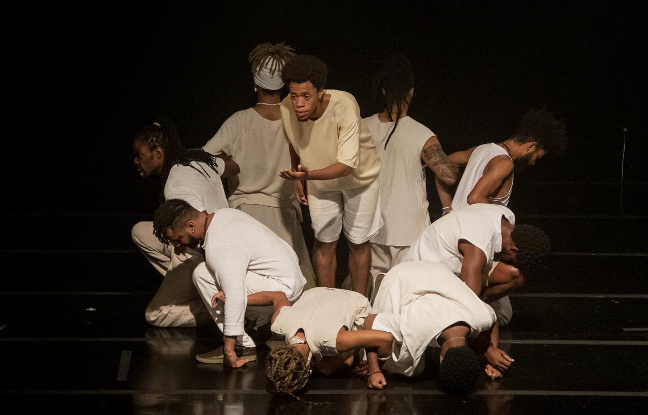 O Sesc Campos recebe, nesta quinta-feira (22/06), o espetáculo “Negra Palavra”