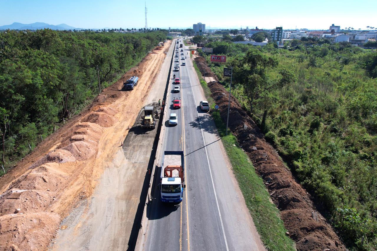 Obras de duplicação de trecho urbano da BR-101 avançam na altura do Pq. Rodoviário