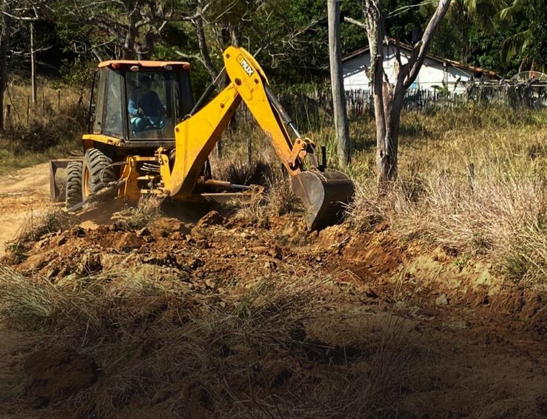 Secretaria de Agricultura de Itaperuna realiza melhorias na estrada da Frexeira