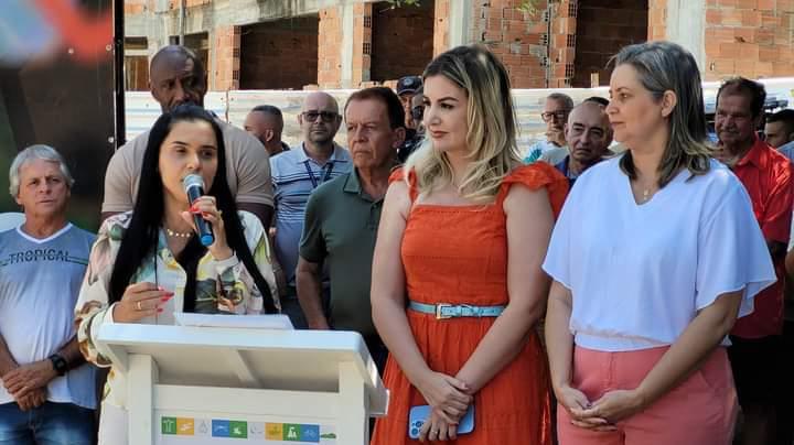 Cardoso Moreira - Prefeita Geane Vincler assina termo de início das obras da Clínica da Mulher