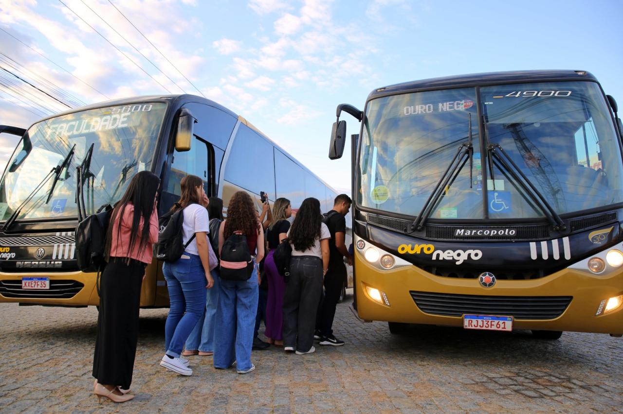 Transporte estudantil contempla mais de 800 universitários e técnicos em SJB