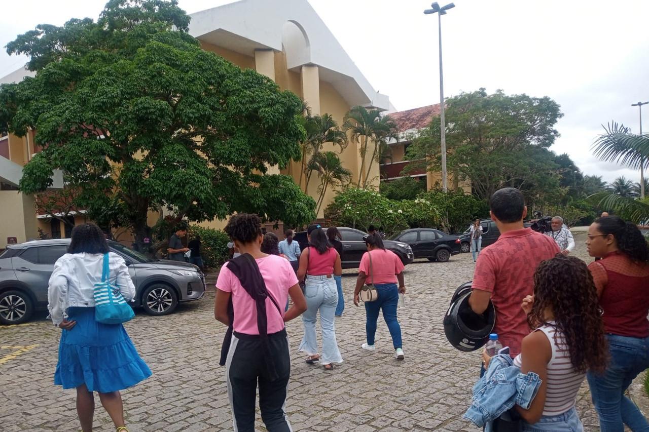 Candidatos fazem prova objetiva do concurso de Educador Social da FMIJ