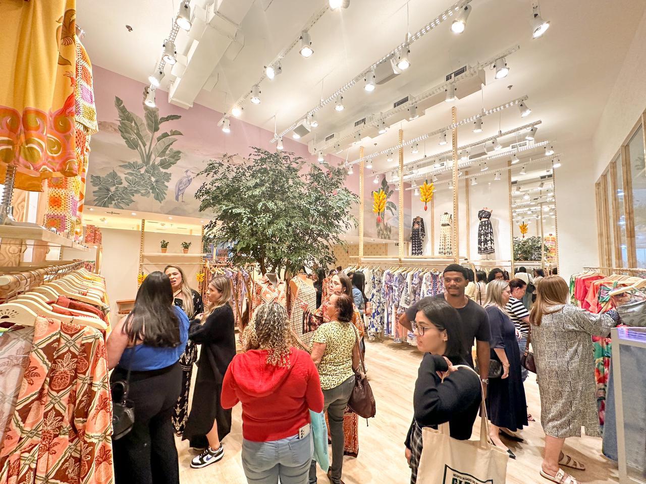 Farm inaugura loja no Boulevard Shopping