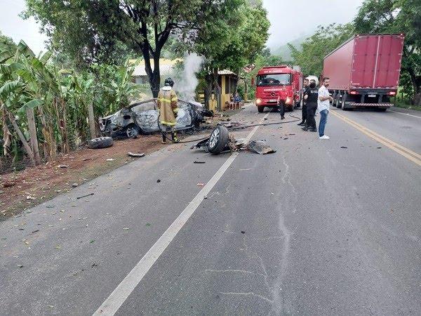 Itaperuna - Estudante de Medicina morre após carro bater e pegar fogo