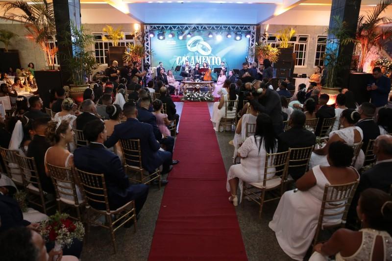 Prefeitura realiza casamento coletivo para 46 casais de SJB