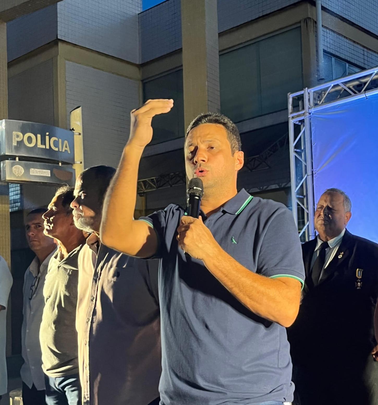 Prefeito de Italva Léo Pelanca Inaugura Reurbanização do Canteiro Central