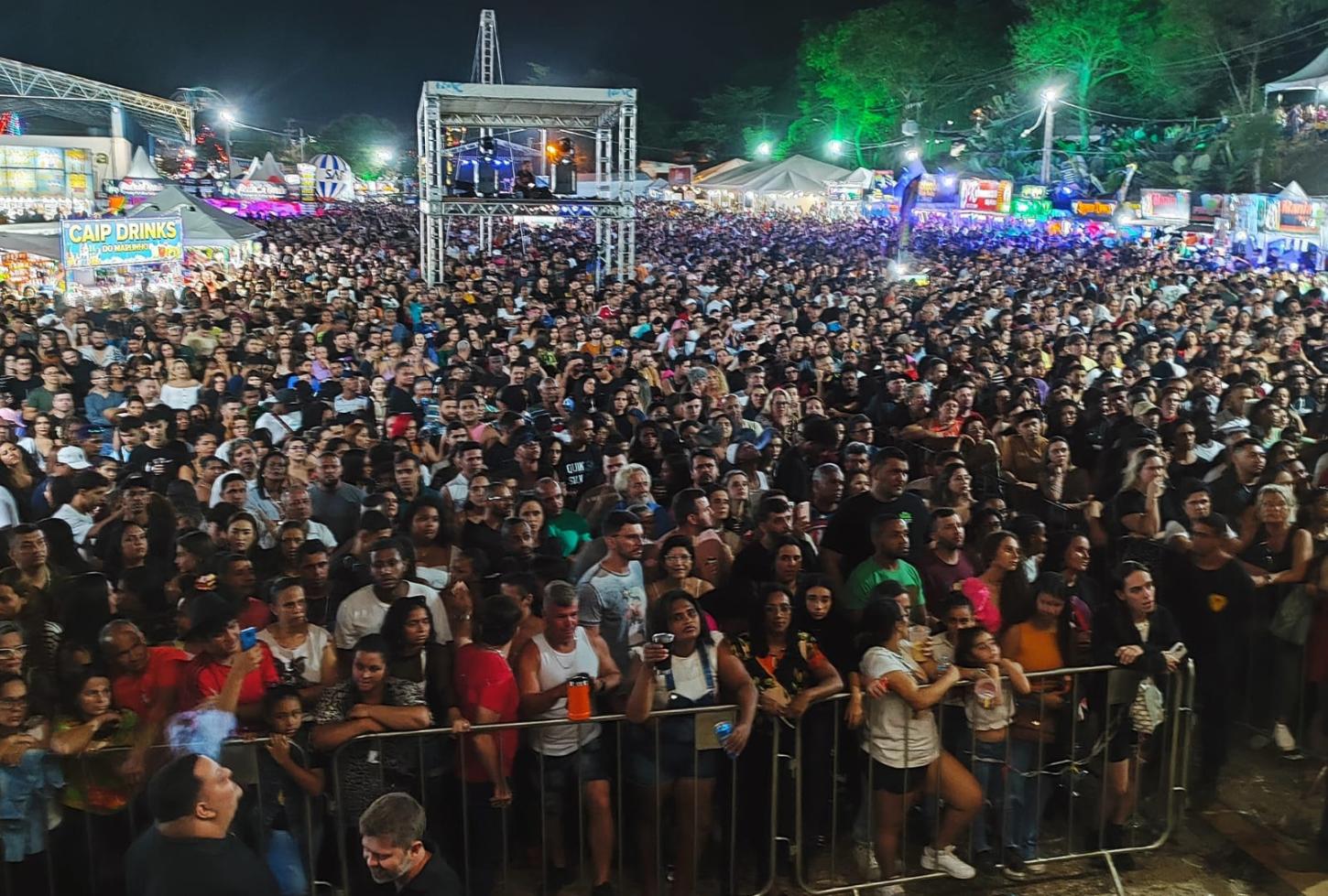 Claudia Leitte encanta público na tradicional Festa de Maio em Itaperuna